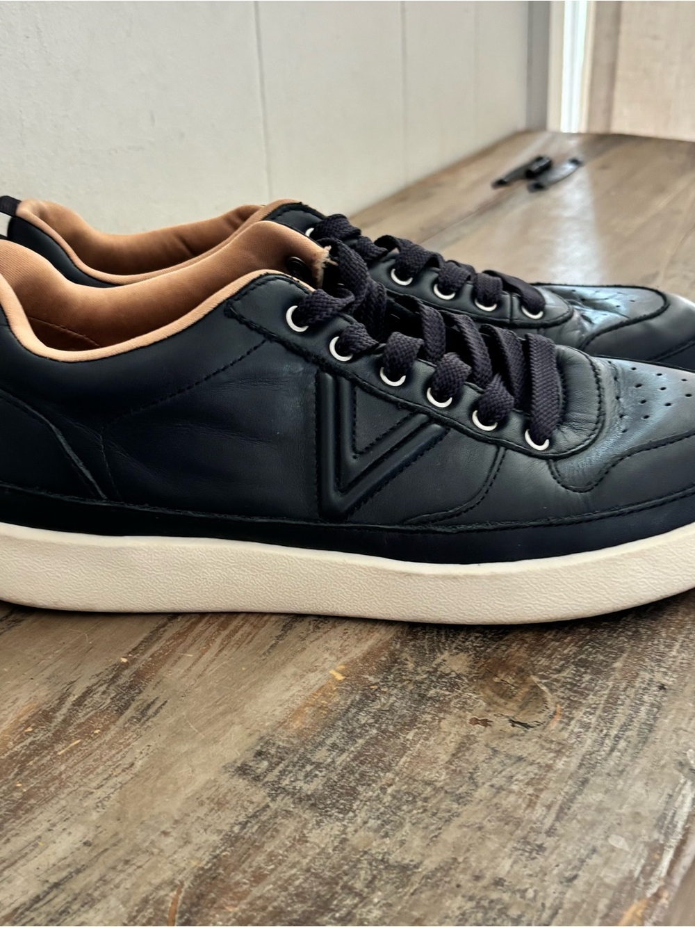 Vionic Elise Women's Leather Casual Comfort Sneakers Size 9 Gently Used - Picture 3 of 7